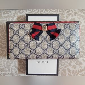 Gucci Supreme Zip Around Wallet Cherry Line